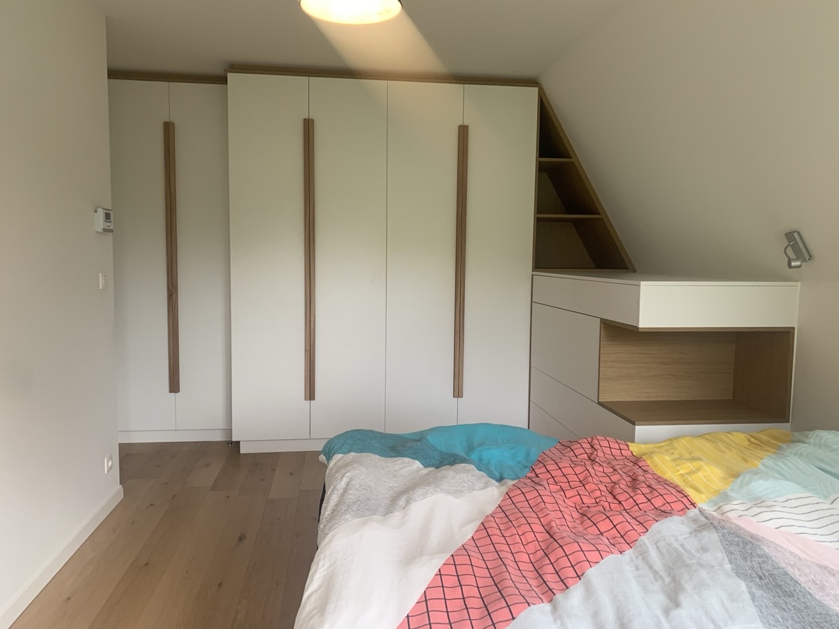 Inbouwkast met nachttafel