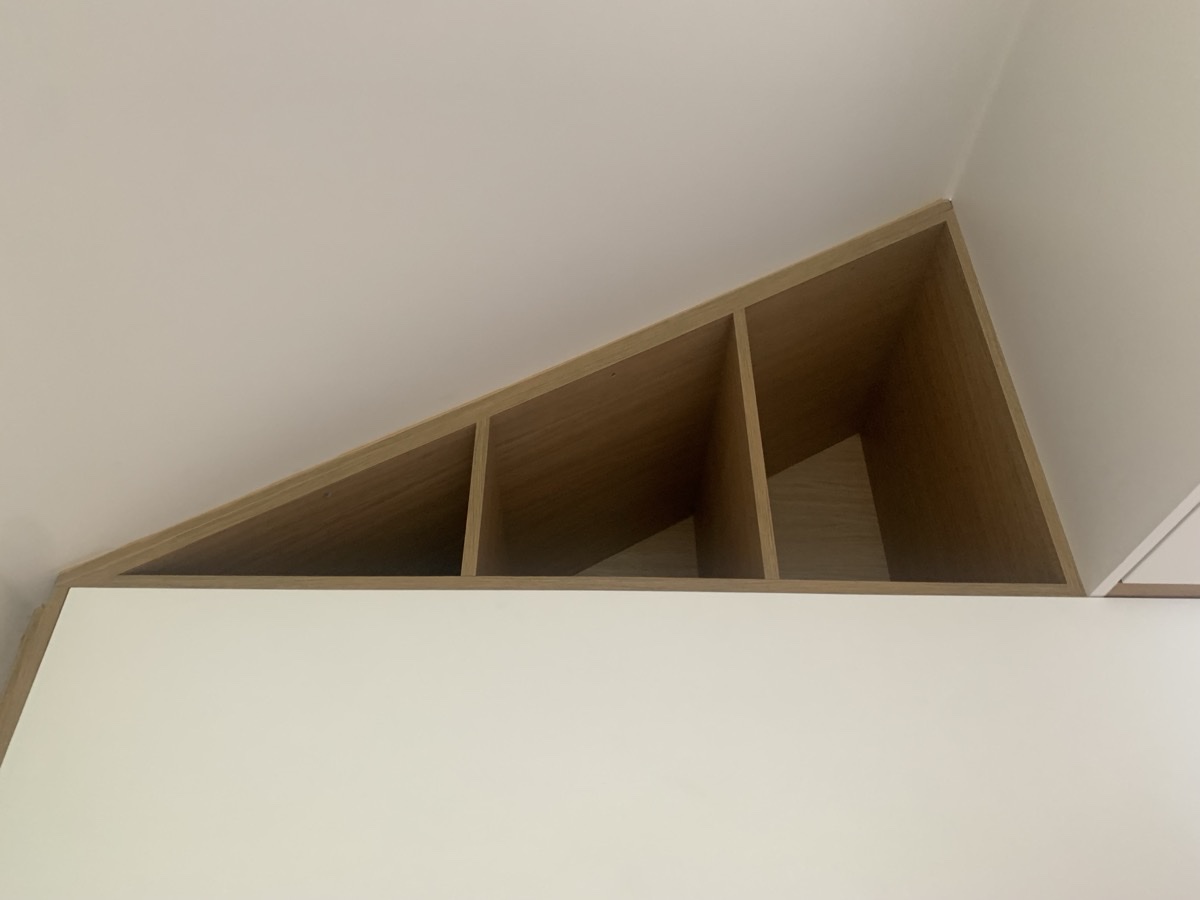 Inbouwkast met nachttafel — foto 5